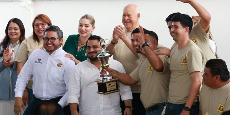 ENCABEZA GOBERNADOR VÍCTOR CASTRO LA CELEBRACIÓN DEL 92 ANIVERSARIO DE LA JEC