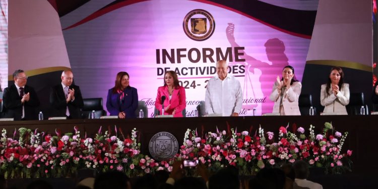 ACUDE GOBERNADOR VÍCTOR CASTRO AL INFORME DE ACTIVIDADES DEL PODER JUDICIAL