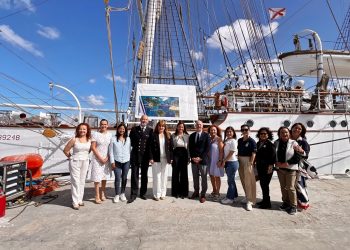 RECIBE LA PAZ AL VELERO NORUEGO STATSRAAD LEHMKHL EN EXPEDICIÓN INTERNACIONAL