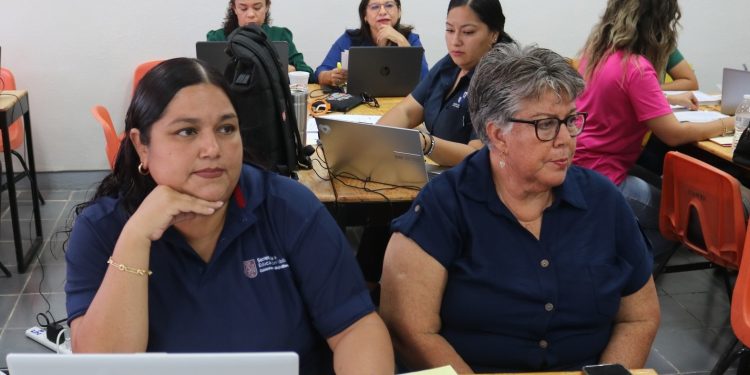 PARTICIPAN MÁS DE MIL DOCENTES DE LA PAZ EN TERCERA CARAVANA ACADÉMICA