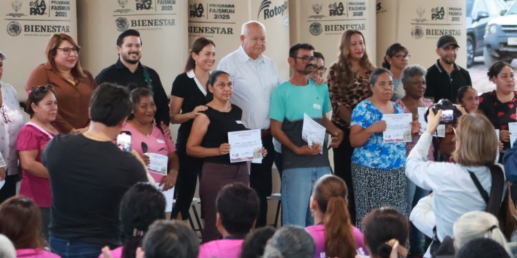 ENTREGA CASTRO COSIÓ ESPACIO COMUNITARIO Y ANUNCIA OBRAS DE PAVIMENTACIÓN EN VILLAS DE GUADALUPE