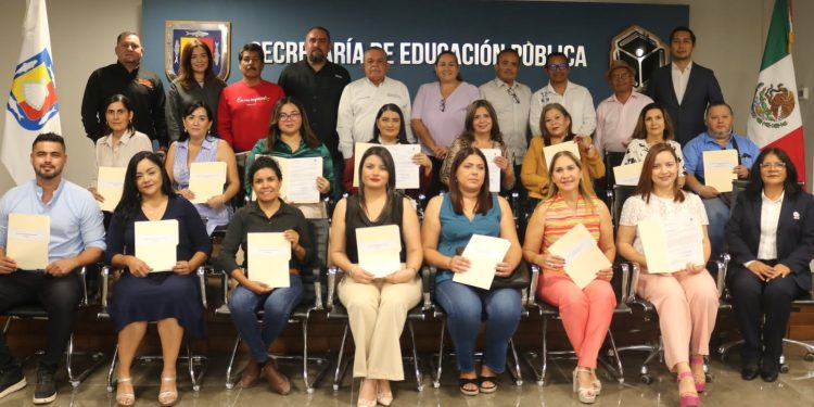 OTORGAN 19 BECAS- COMISIÓN A DOCENTES DE BCS PARA ESTUDIOS DE POSGRADOS