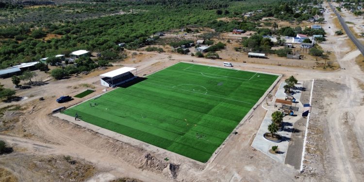 EN BCS PAGAN A DEPORTISTA Y A ENTRENADOR GANADORES DEL PREMIO ESTATAL DEL DEPORTE 2025