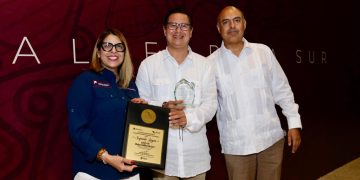 ESTUDIANTES DE CIENCIA ANIMAL DE LA UABCS RECIBEN FORMACIÓN AVANZADA EN MANEJO REPRODUCTIVO DEL GANADO