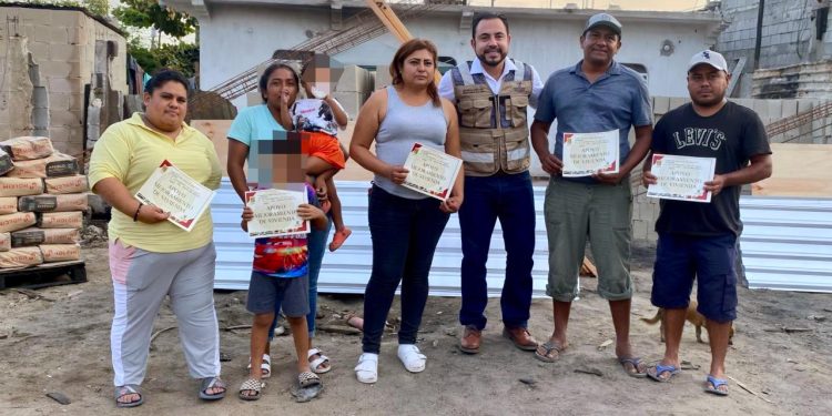    ENTREGA CHRISTIAN AGÚNDEZ APOYOS PARA RECONSTRUCCIÓN DE VIVIENDAS AFECTADAS POR INCENDIO EN CABO SAN LUCAS
