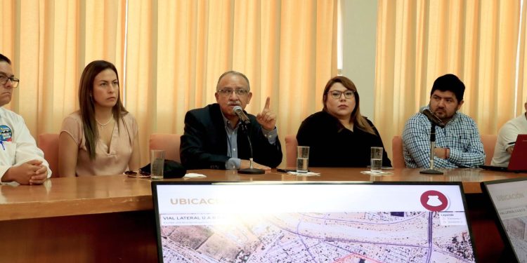 AUTORIDADES DE GOBIERNO PRESENTAN EN LA UABCS PROYECTO PARA MEJORAR LA MOVILIDAD EN LA ZONA ADYACENTE AL CAMPUS