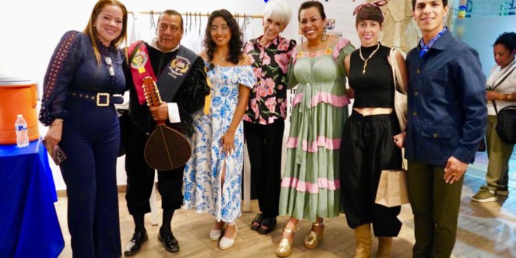 INAUGURAN EXPOSICIÓN “ ENTRE CALAVERAS Y TALAVERAS “ EN GALERÍA DE ARTE DEL CERRITO DEL TIMBRE EN CABO SAN LUCAS