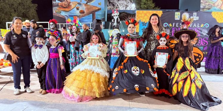 CELEBRAN EN MIRAFLORES EL TRADICIONAL FESTIVAL DE DIA DE MUERTOS