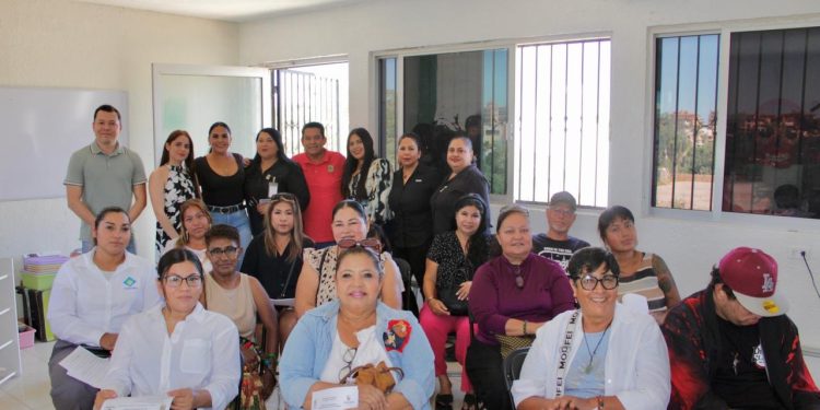 ATIENDE AYUNTAMIENTO DE LOS CABOS A FAMILIAS AFECTADAS POR INCENDIO EN LA COLONIA LAGUNITAS