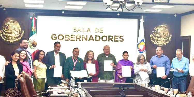 FIRMA ISSSTE BCS CONVENIO INTERINSTITUCIONAL PARA FORTALECER LA ATENCIÓN A MUJERES VICTIMAS DE VIOLENCIA