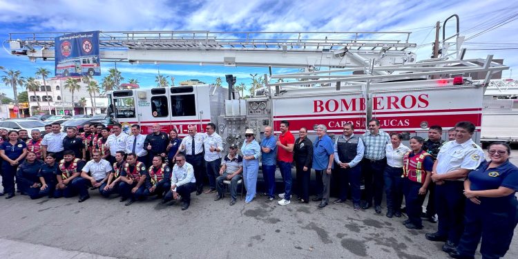 BOMBEROS DE CABO SAN LUCAS RECIBEN MÁQUINA EXTINTORA DONADA POR NORTH LAS VEGAS
