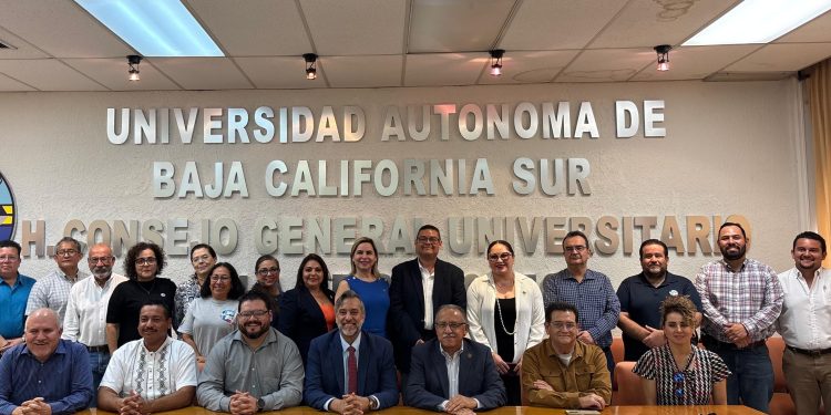 FIRMAN ISSSTE BAJA CALIFORNIA SUR Y UABCS CONVENIO PARA IMPULSAR PRÁCTICAS ACADÉMICAS