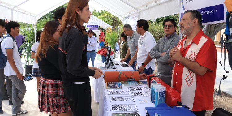 PRESIDE GOBERNADOR VCC CEREMONIA Y DESFILE CÍVICO-DEPORTIVO POR EL CXV ANIVERSARIO DE LA REVOLUCIÓN MEXICANA