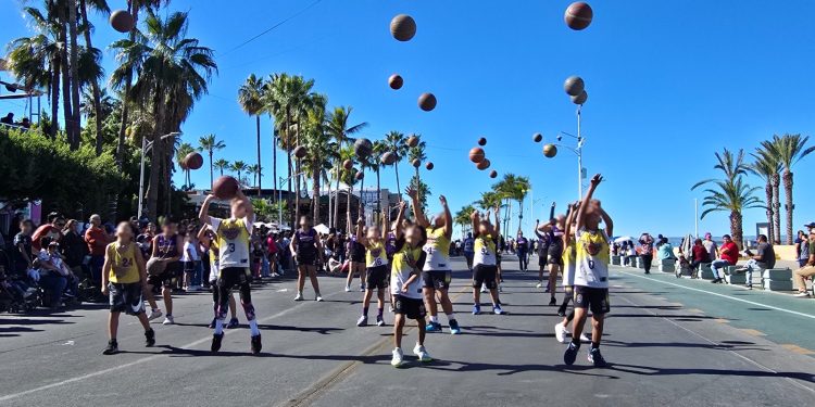 PARTICIPAN ALUMNOS DEL CENTRO DE SEGURIDAD SOCIAL LA PAZ DEL IMSS BAJA CALIFORNIA SUR EN DESFILE CÍVICO -DEPORTIVO DEL 20 DE NOVIEMBRE