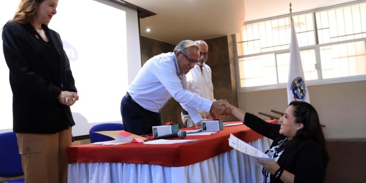 EN LA UABCS RECONOCEN A ENLACES DE GÉNERO POR SU LABOR EN LA CONSTRUCCIÓN DE ENTORNOS UNIVERSITARIOS MÁS JUSTOS Y SEGUROS