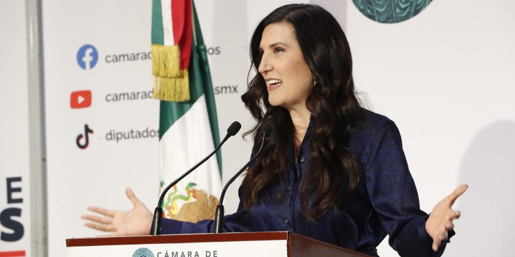 PUERTAS ABIERTAS PARA LOS JÓVENES EN LA CÁMARA DE DIPUTADOS: KENIA LÓPEZ RABADÁN