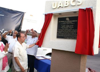 SE CONMEMORA EL 50 ANIVERSARIO DEL DECRETO QUE DIO ORIGEN A LA MÁXIMA CASA DE ESTUDIOS DE SUDCALIFORNIA