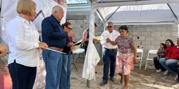 ENTREGA GOBERNADOR VÍCTOR CASTRO ACCIONES DE VIVIENDA A FAMILIAS DE LORETO