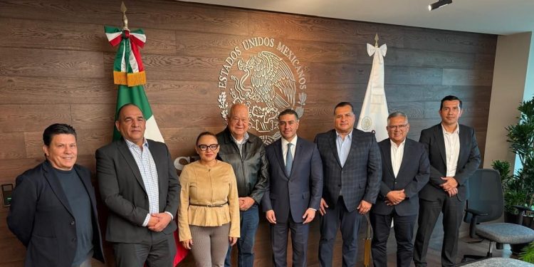 VÍCTOR CASTRO COSÍO SOSTIENE REUNIÓN DE COORDINACIÓN CON OMAR GARCÍA HARFUCH PARA FORTALECER LA SEGURIDAD EN BCS