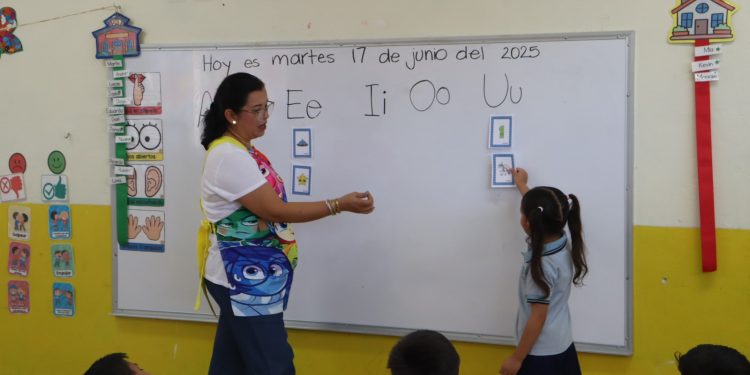 EMILIANO REDUCINDO CONQUISTA TITULO NACIONAL ELITE DE BOX