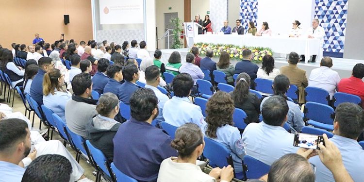 EMILIANO REDUCINDO CONQUISTA TITULO NACIONAL ELITE DE BOX