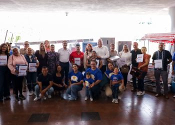 ENTREGA GOBIERNO DEL ESTADO APOYOS Y CONSTANCIAS A BENEFICIARIOS DE PROGRAMAS DE EMPLEO Y EMPRENDIMIENTO