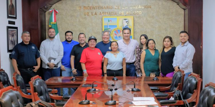 SE COORDINAN GOBIERNO MUNICIPAL Y COMITÉ DE LA PRIMARIA LÁZARO CÁRDENAS DEL RÍO PARA MEJORAR CONDICIONES DE SEGURIDAD, MOVILIDAD E INFRAESTRUCTURA