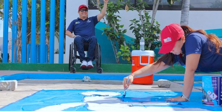 RECUPERAN Y PINTAN ESPACIOS AZULES EN LOS CABOS PARA PROMOVER MOVILIDAD INCLUYENTE