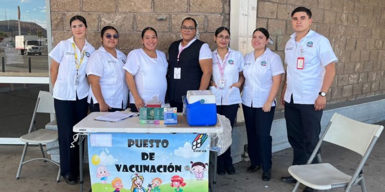 ESTUDIANTES DE ENFERMERÍA DE LA UABCS PARTICIPAN EN JORNADA NACIONAL DE VACUNACIÓN EN LA PAZ