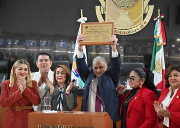 RECONOCE CONGRESO DE BCS LA TRAYECTORIA HUMANISTA Y ACADÉMICA DEL DR. JORGE ALBERTO VALE SÁNCHEZ