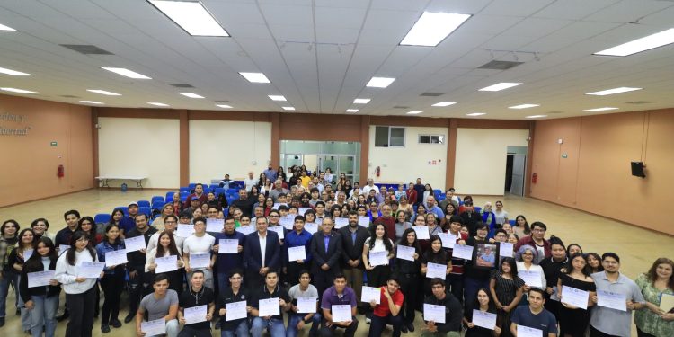 UABCS RECONOCE A ESTUDIANTES CON LOS MEJORES PROMEDIOS DE SISTEMA COMPUTACIONALES