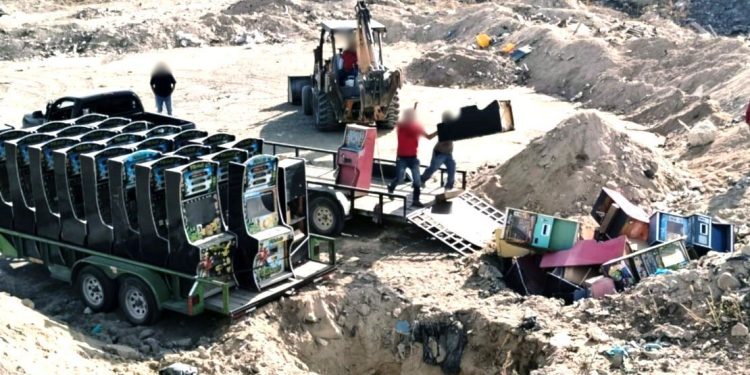 FGR DESTRUYE DOS VEHÍCULOS CON BLINDAJE ARTESANAL Y 59 MÁQUINAS TRAGAMONEDAS