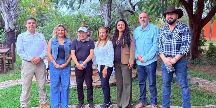 BRINDAN ATENCIÓN DIRECTA A HABITANTES DE EL SAUZAL EN CSL