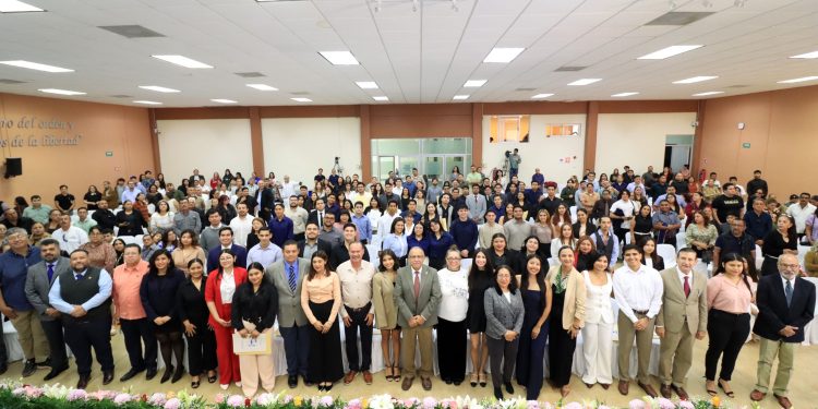 UABCS ENTREGA 279 TÍTULOS Y GRADOS ACADÉMICOS EN CEREMONIA OFICIAL