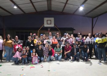 UABCS INSURGENTES ENTREGA APOYOS DE LA CAMPAÑA “ABRIGUEMOS CON AMOR” A LA COMUNIDAD DE “EL CHICHARRÓN”