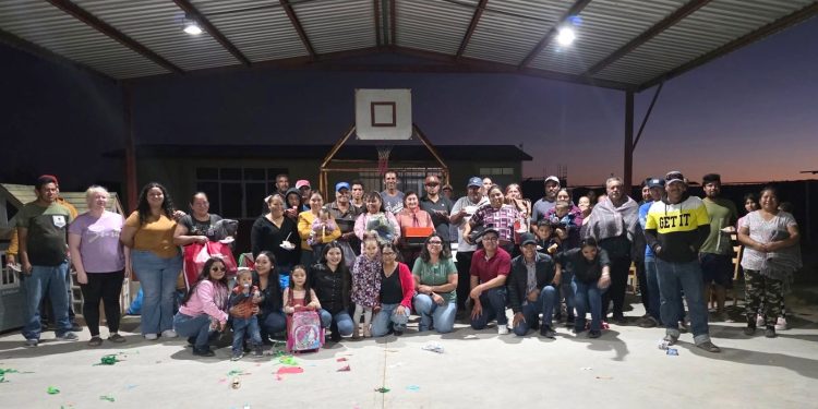 UABCS INSURGENTES ENTREGA APOYOS DE LA CAMPAÑA “ABRIGUEMOS CON AMOR” A LA COMUNIDAD DE “EL CHICHARRÓN”