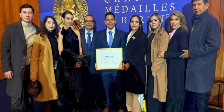 EGRESADO DE BIOLOGÍA MARINA DE LA UABCS RECIBE DOS DE LOS MÁXIMOS RECONOCIMIENTOS INTERNACIONALES EN CIENCIAS OCEANOGRÁFICAS