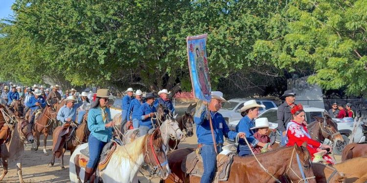 CON CABALGATA ENMARCAN LAS FIESTAS DE MIRAFLORES 2025