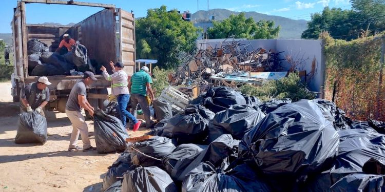 SE SUMA ALCALDE CHRISTIAN AGUNDEZ AL CROQUETÓN EN LA PAZ BCS