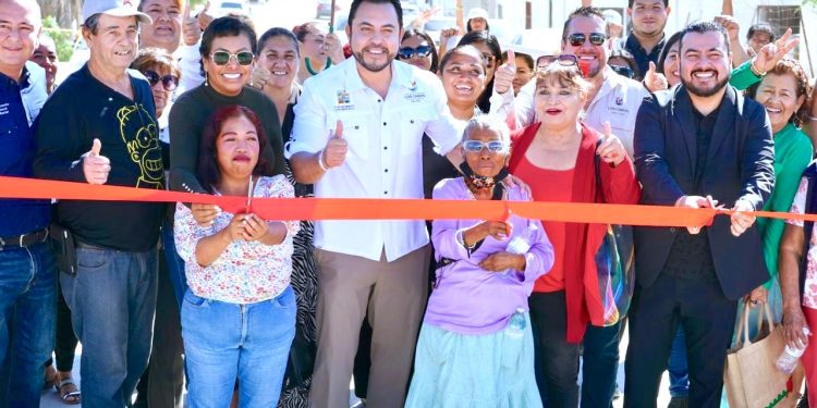ALCALDE CHRISTIAN AGÚNDEZ PAVIMENTACIÓN INTEGRAL EN VIALIDADES DE COLONIA LOS CANGREJOS