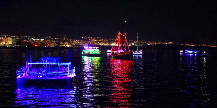 CELEBRAN CON ÉXITO EL FESTIVAL NÁUTICO “ MAR Y CHRISTMAS “ EN LA BAHÍA DE CABO SAN LUCAS