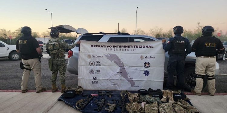 ASEGURAN  10 ARMAS DE FUEGO, EQUIPO TÁCTICO Y UN VEHÍCULO EN COMONDÚ