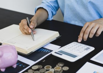 ECONOMISTA DE LA UABCS COMPARTE RECOMENDACIONES DE CULTURA FINANCIERA PARA CUIDAR LOS GASTOS DURANTE LA TEMPORADA DECEMBRINA