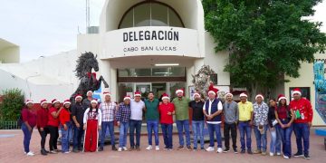 XV AYUNTAMIENTO DE LOS CABOS REPARTIO CENAS NAVIDEÑAS EN CSL