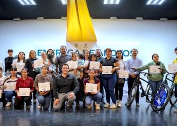 REALIZA DELEGADA KARINA DE LA O RECORRIDO PARA FORTALECER SEGURIDAD EN COLONIA EL CARIBE