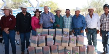 IMPULSA GOBERNADOR VÍCTOR CASTRO ACTIVIDADES PRODUCTIVAS EN COMUNIDADES RURALES DE LA PAZ