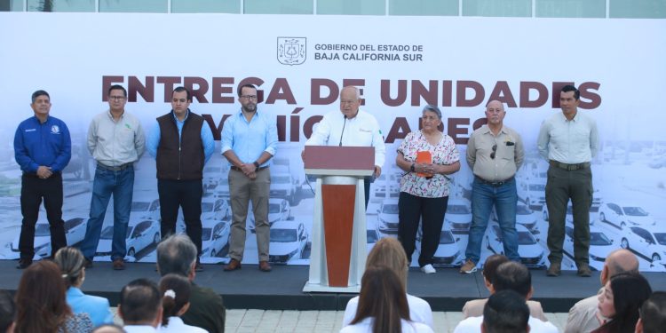 GOBERNADOR VÍCTOR CASTRO REFUERZA EQUIPAMIENTO INSTITUCIONAL CON NUEVA ENTREGA DE VEHÍCULOS