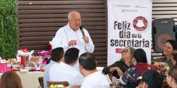 RECONOCE GOBERNADOR VÍCTOR CASTRO LABOR DE SECRETARIAS DE LA SECRETARÍA DE SALUD