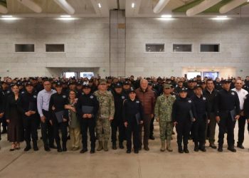 GOBERNADOR VÍCTOR CASTRO COSÍO RECONOCE LABOR Y VOCACIÓN DE POLICÍAS EN BCS