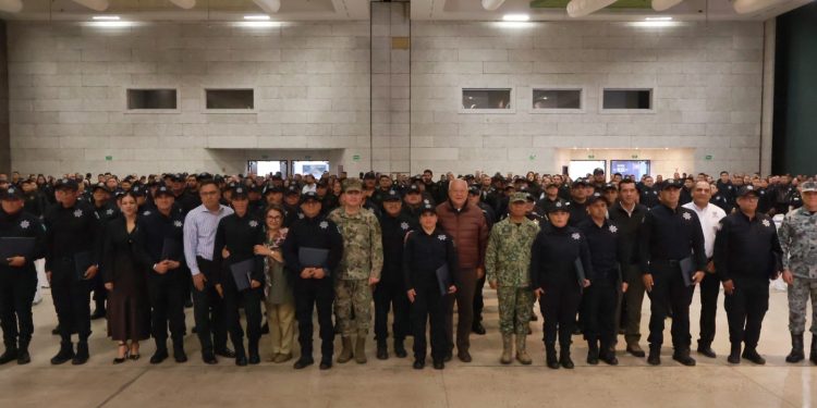 GOBERNADOR VÍCTOR CASTRO COSÍO RECONOCE LABOR Y VOCACIÓN DE POLICÍAS EN BCS